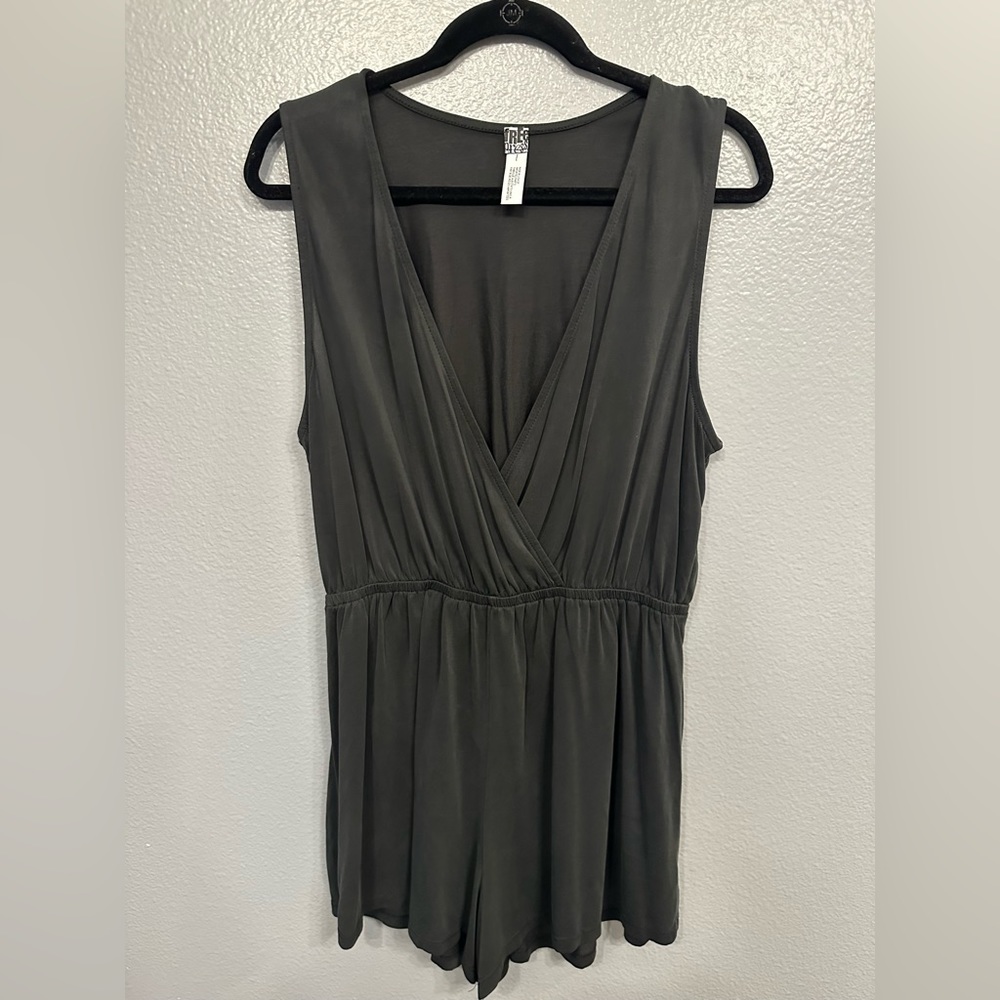 Sleeveless Black Short Romper